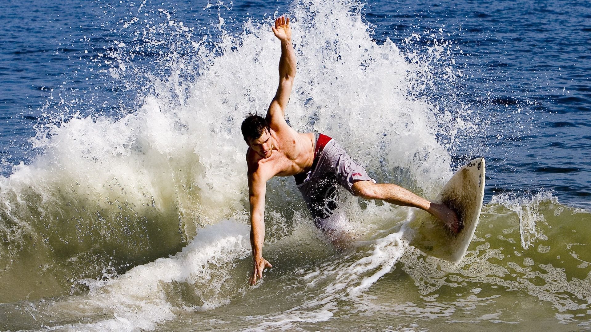 九游在线玩-2019年全明星：库里“神级”出手引发全场欢呼声，17年全明星库里